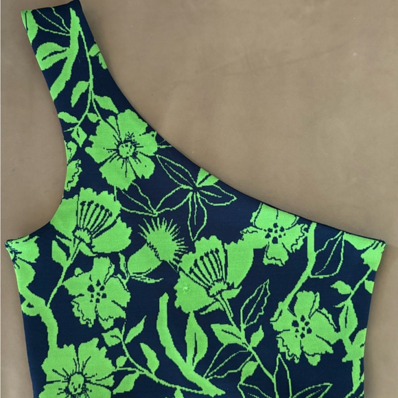 One shoulder top - Picture 2 of 2